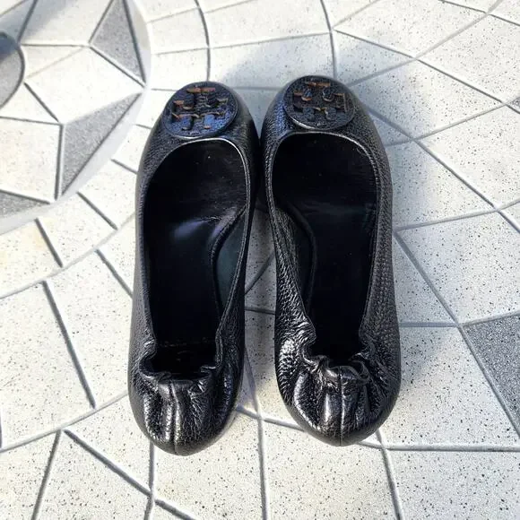 Tory Burch Reva Travel Tumbled Leather Medallion Logo Ballet Flats 7.5 - Picture 3 of 12